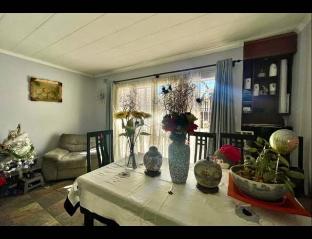 2 BEDROOM TOWNHOUSE FOR SALE IN SOUTH CREST